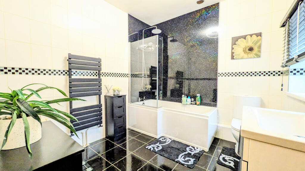 PXL_20251107_130008744.MP~2