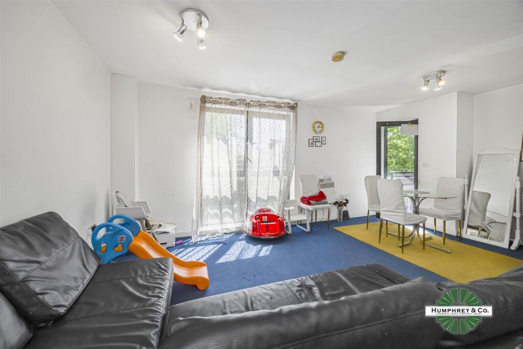 Flat 7, 2 Bloomfield Court Brisbane Road -005.JPG