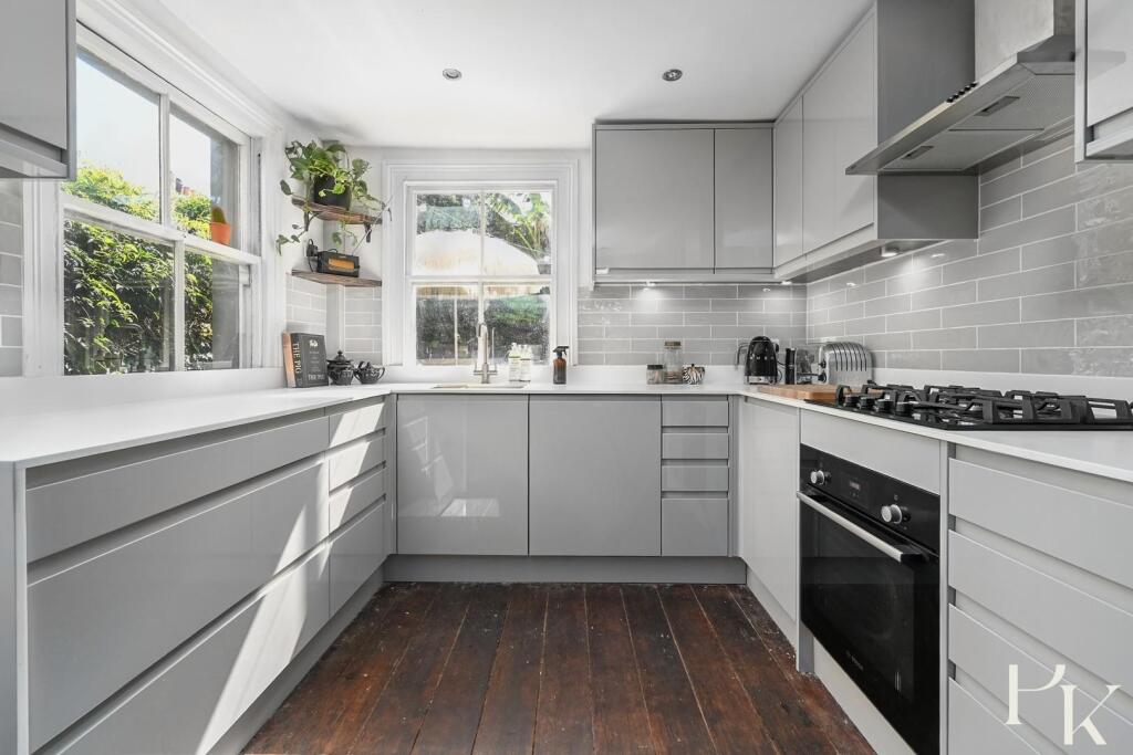 72 Montgomery St BN3 (10).jpg