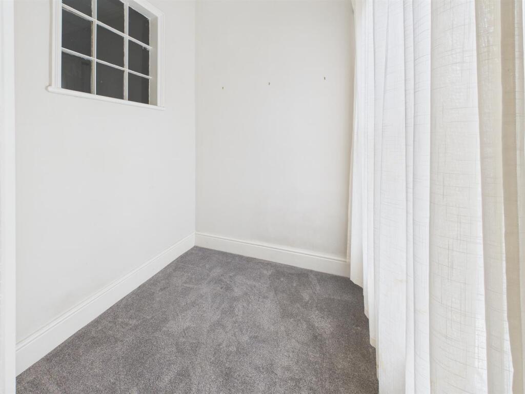 Walk In Dresser Off Master Bedroom