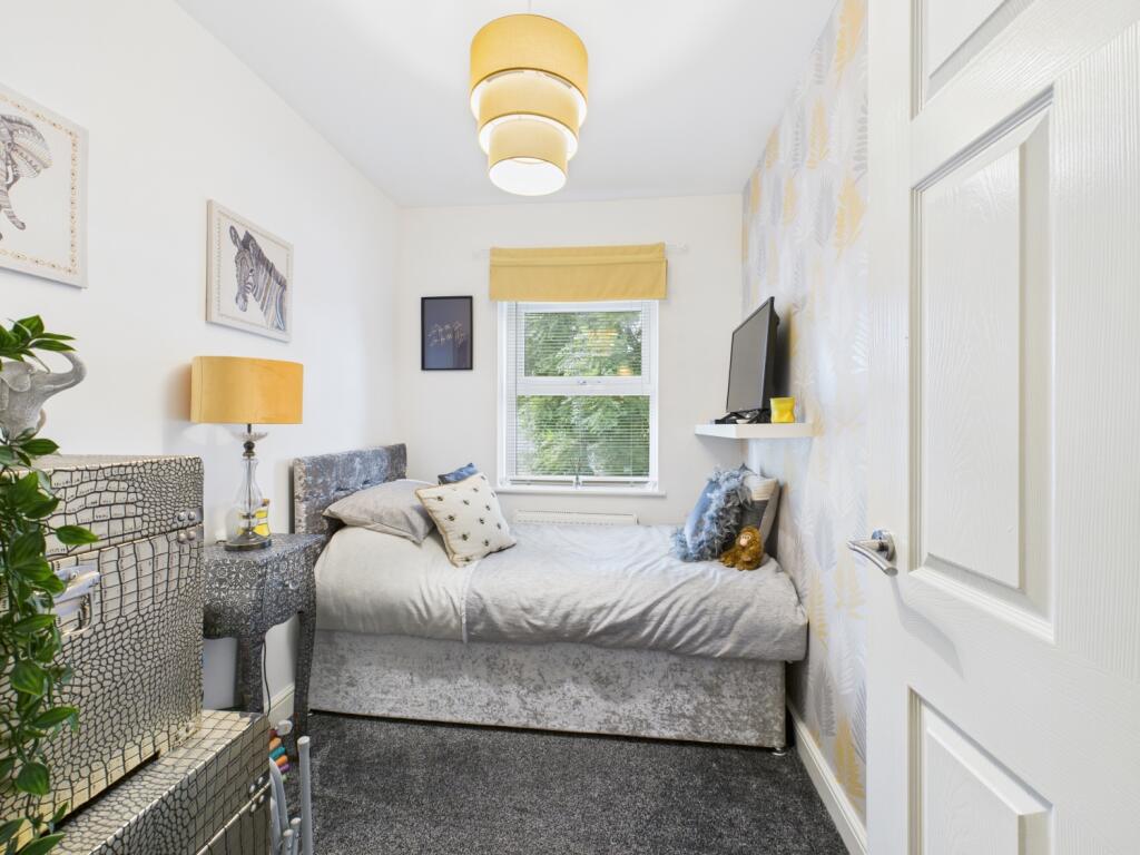 CAM03729G0-PR0075-STILL009