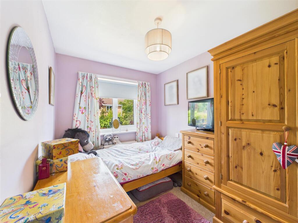 BEDROOM 2