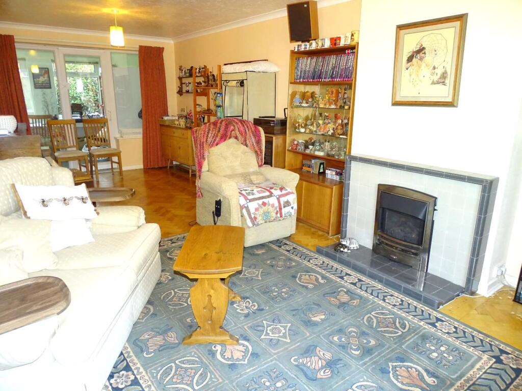 LOUNGE/DINER