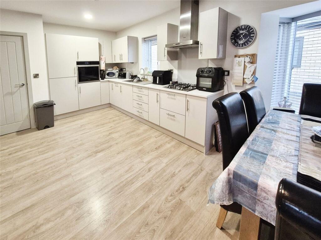 Kitchen/Dining Area