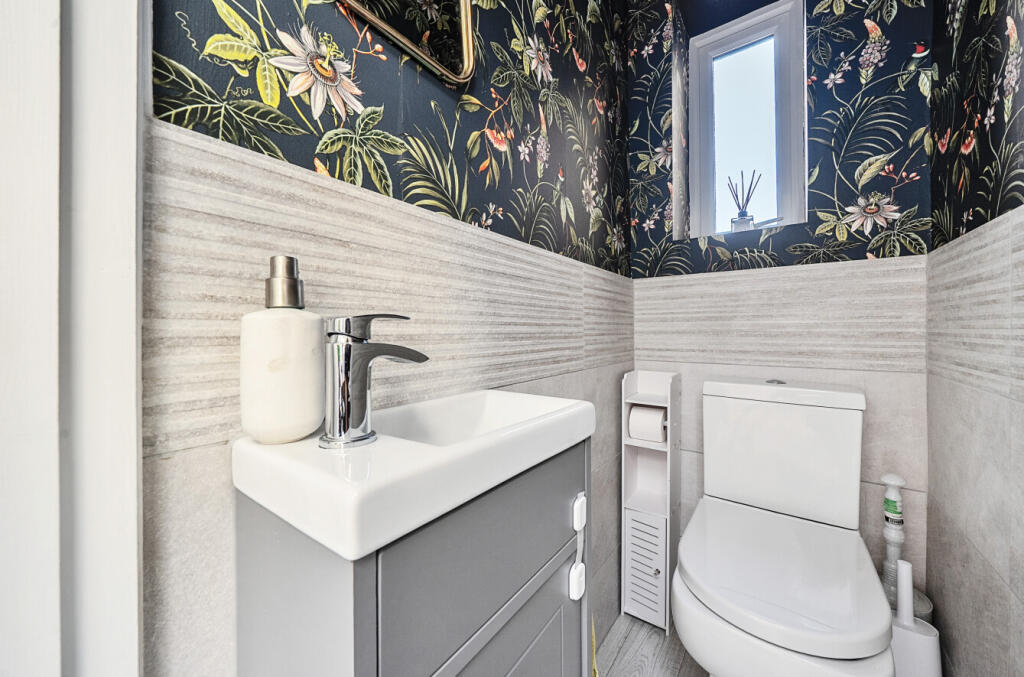 1325461-4-68758ba...