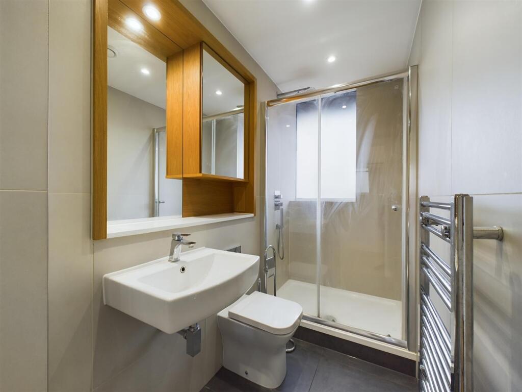 Shower Room.jpg