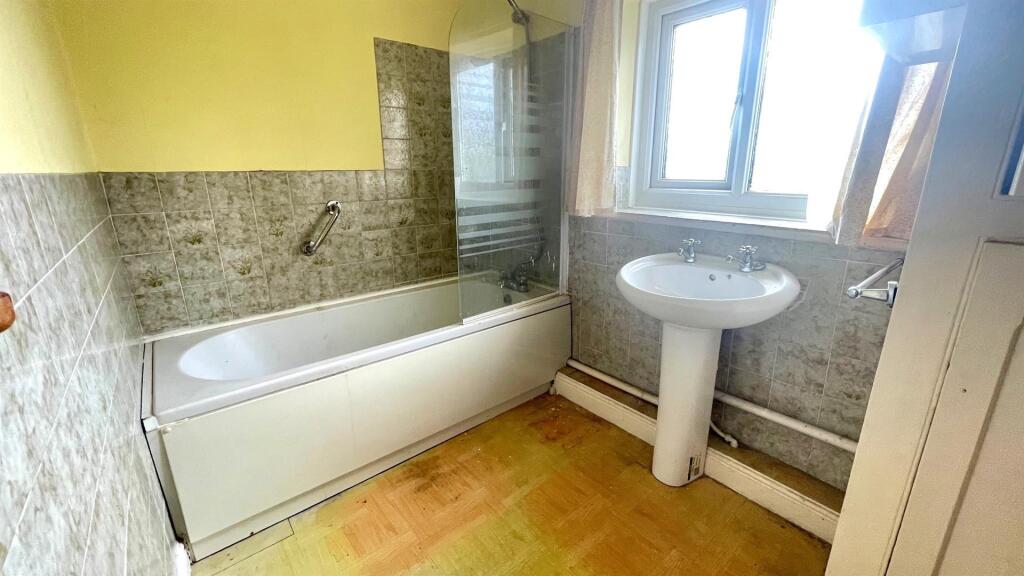 2-PIECE BATHROOM