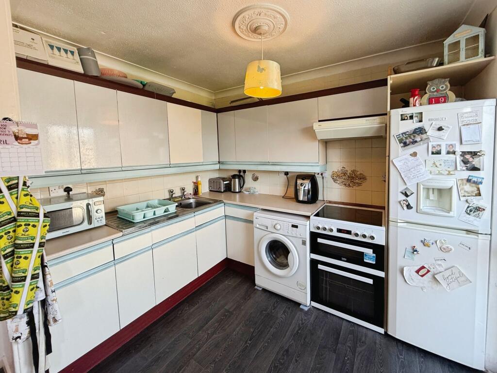 Kitchen/ Dining Room