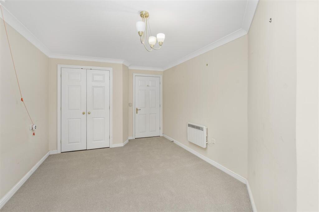 7 Foxhall Court, Banbury-10.jpg