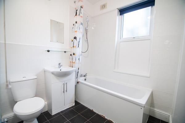 11_newington_rd_student_properties_bathroom.jpg