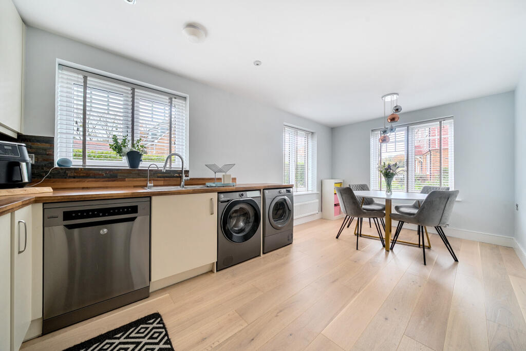 1375415-9-690b2df...