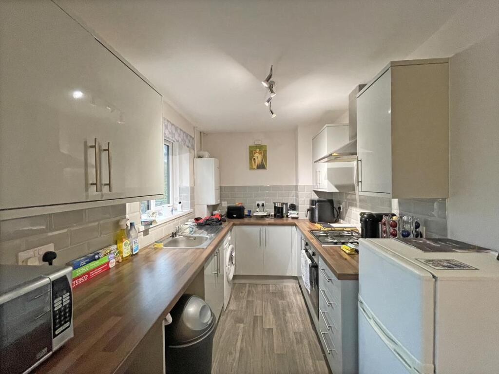 Mosses Court 6 - Kitchen.jpg