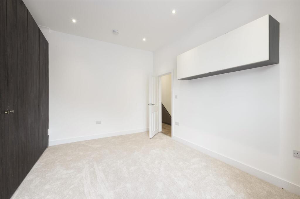 Flat 2, 80 Durham Road,8.jpg