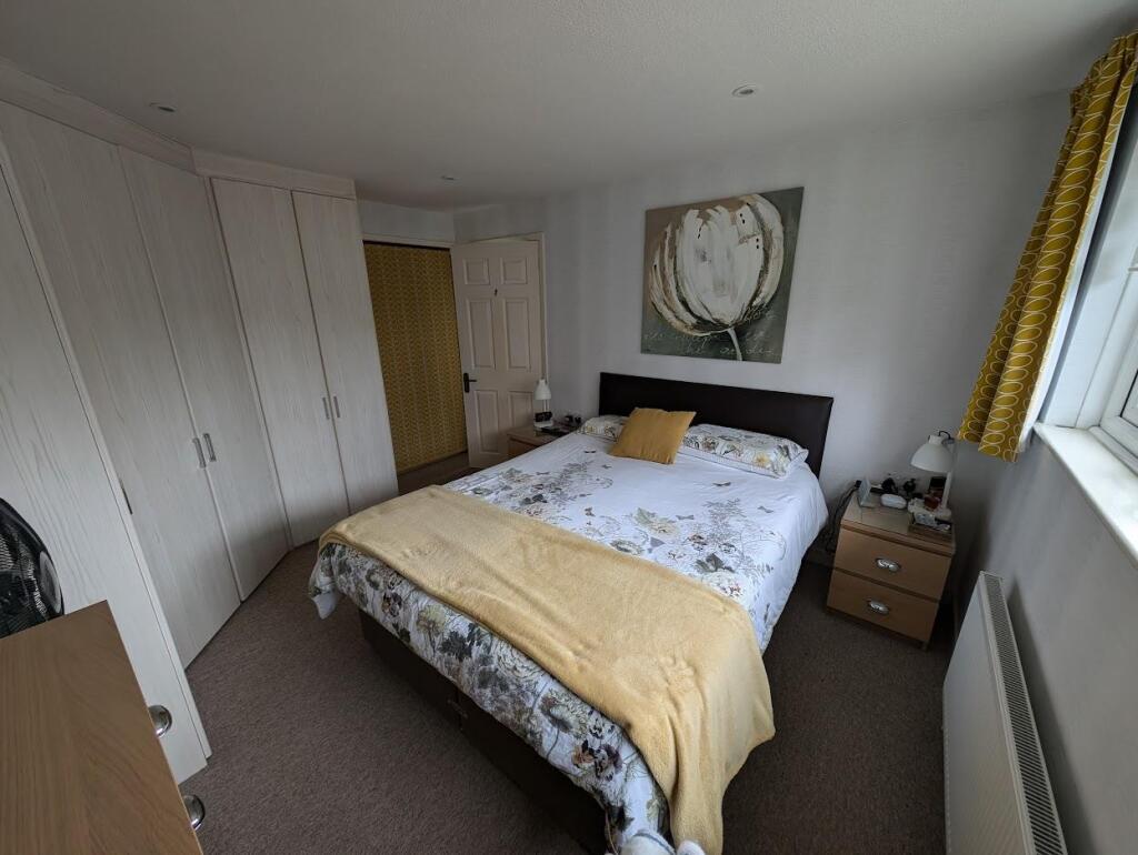 bed 1a.jpg