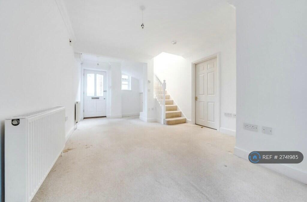 Lounge &amp; Dining Room