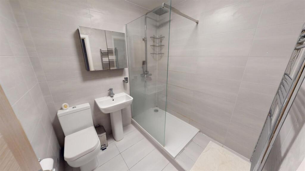 Coronation Walk Bathroom