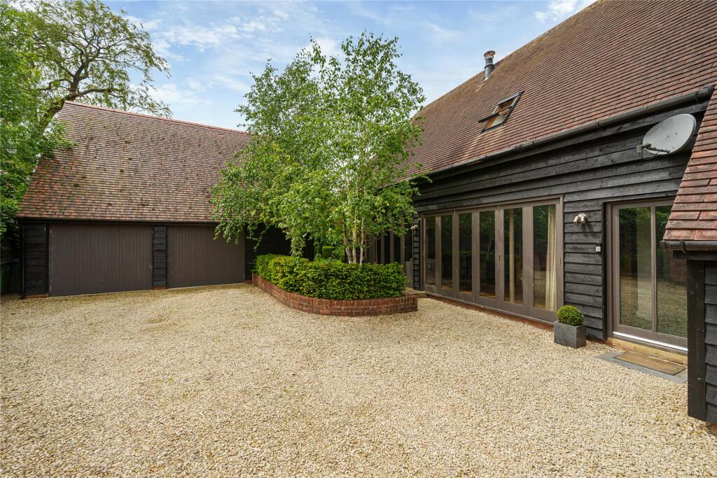Front Aspect/Garage