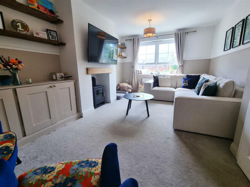 Living room 1.jpg