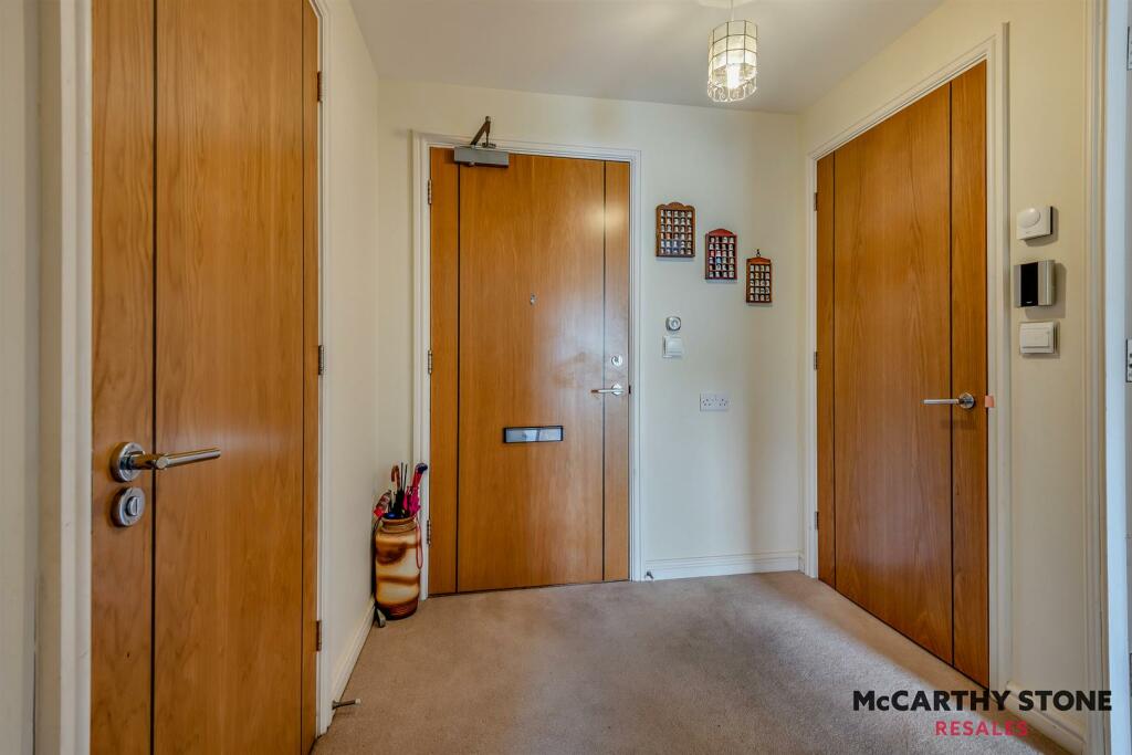 8596840-interior14-800.JPG