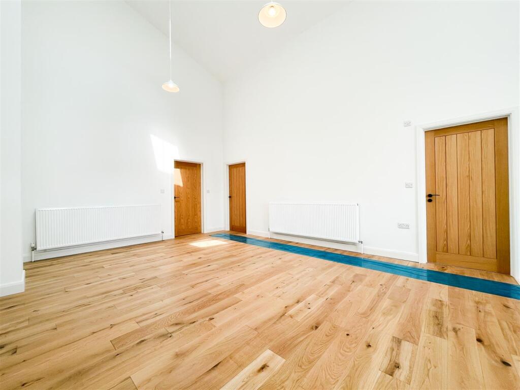 OPEN PLAN LIVING SPACE