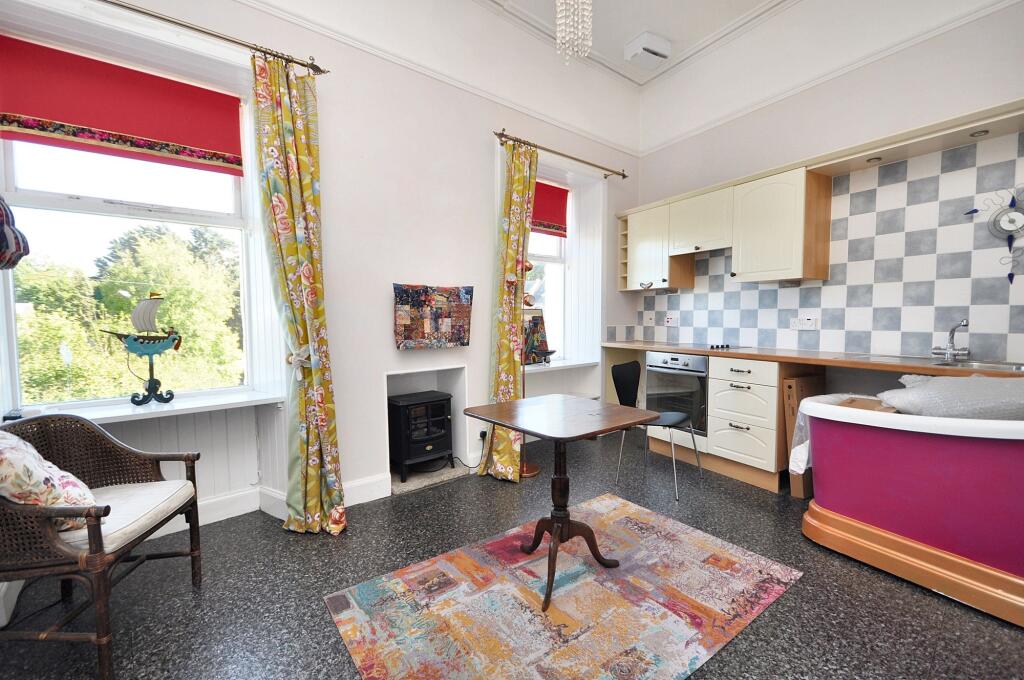 Former kitchen/lounge