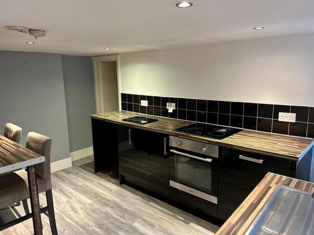 Fitted Breakfast Kitchen: