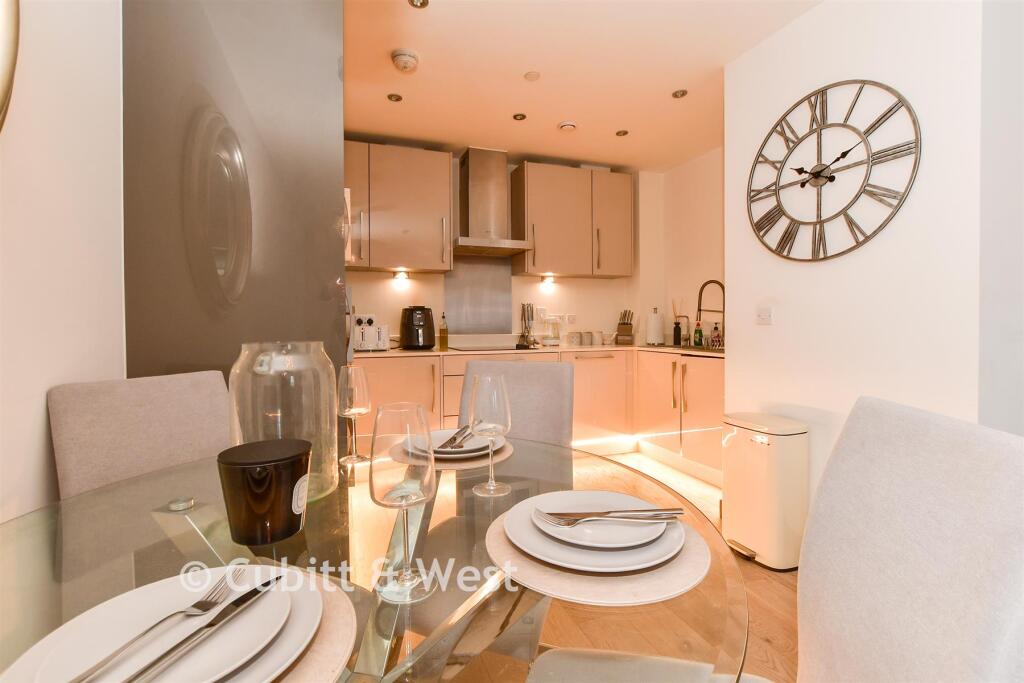Lounge/Kitchen