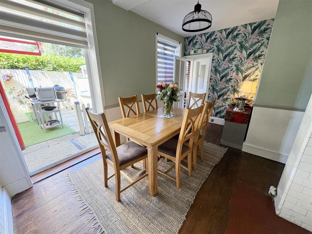 4. dining rm.jpg