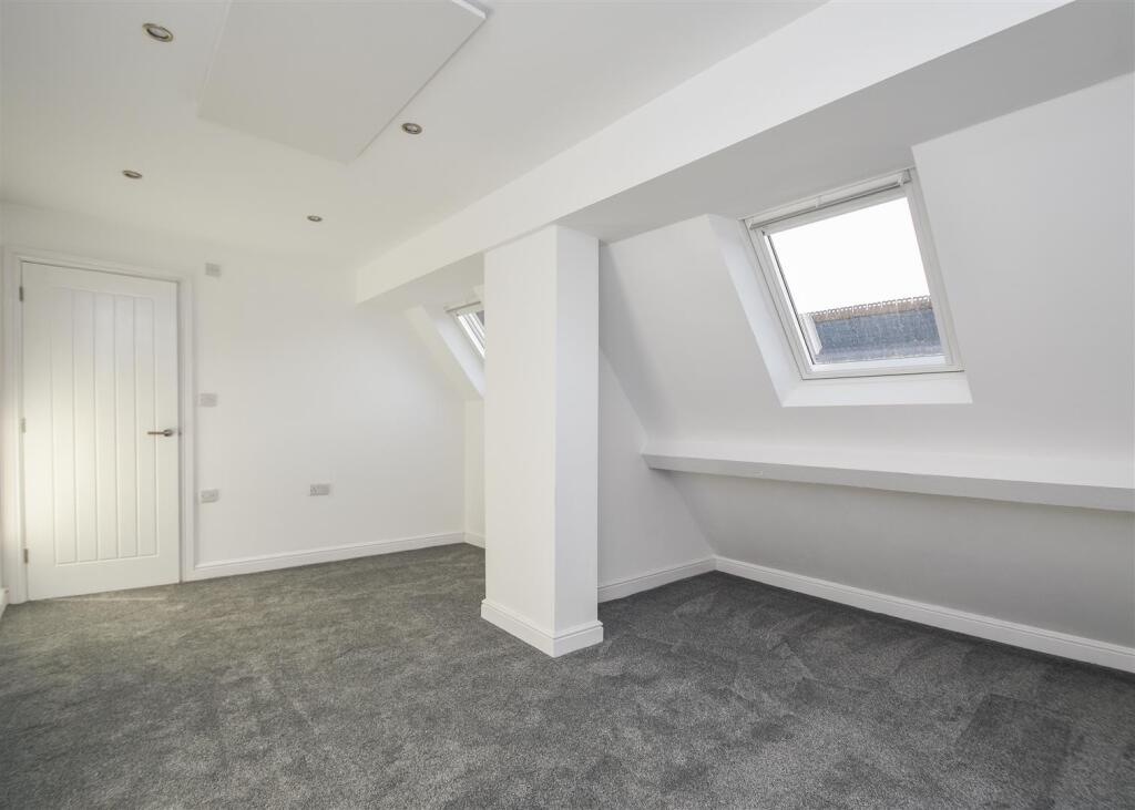 Flat 13, 267 Tettenhall Road-Bathroom Living Area.