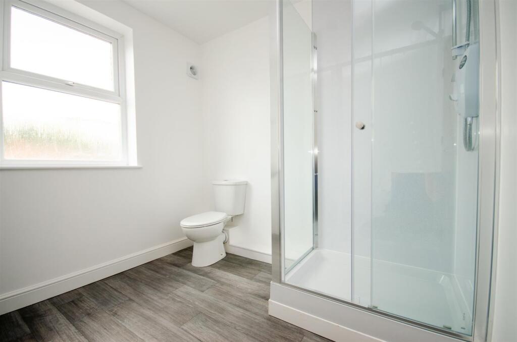 Shower Room (1).jpg