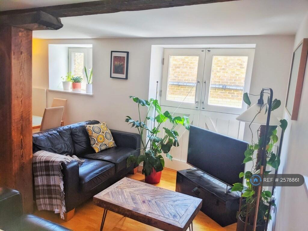 Living Room (2)