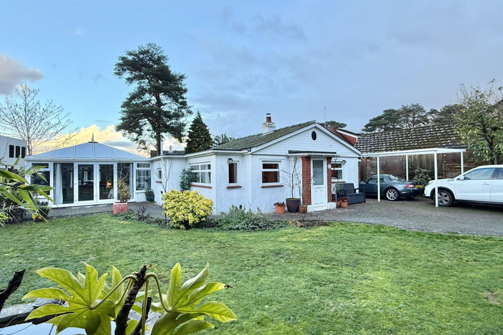2 bed detached bungalow