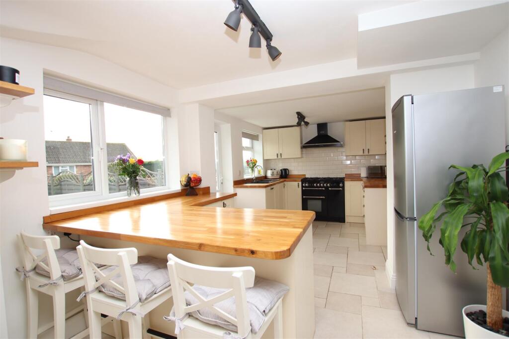 Kitchen Breakfast Room.JPG