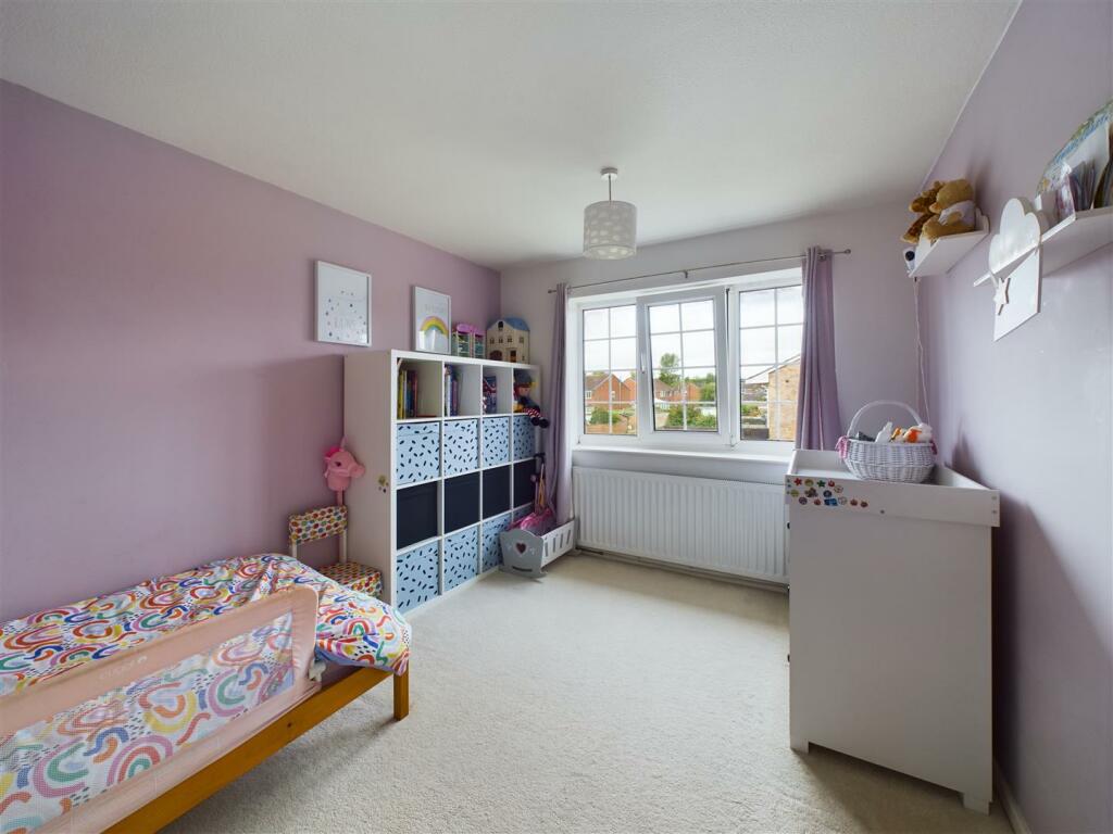 BEDROOM 2