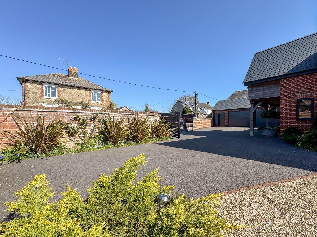 Driveway with lots of parking