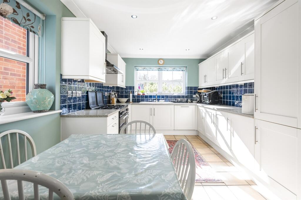 Kitchen/Breakfast Ro