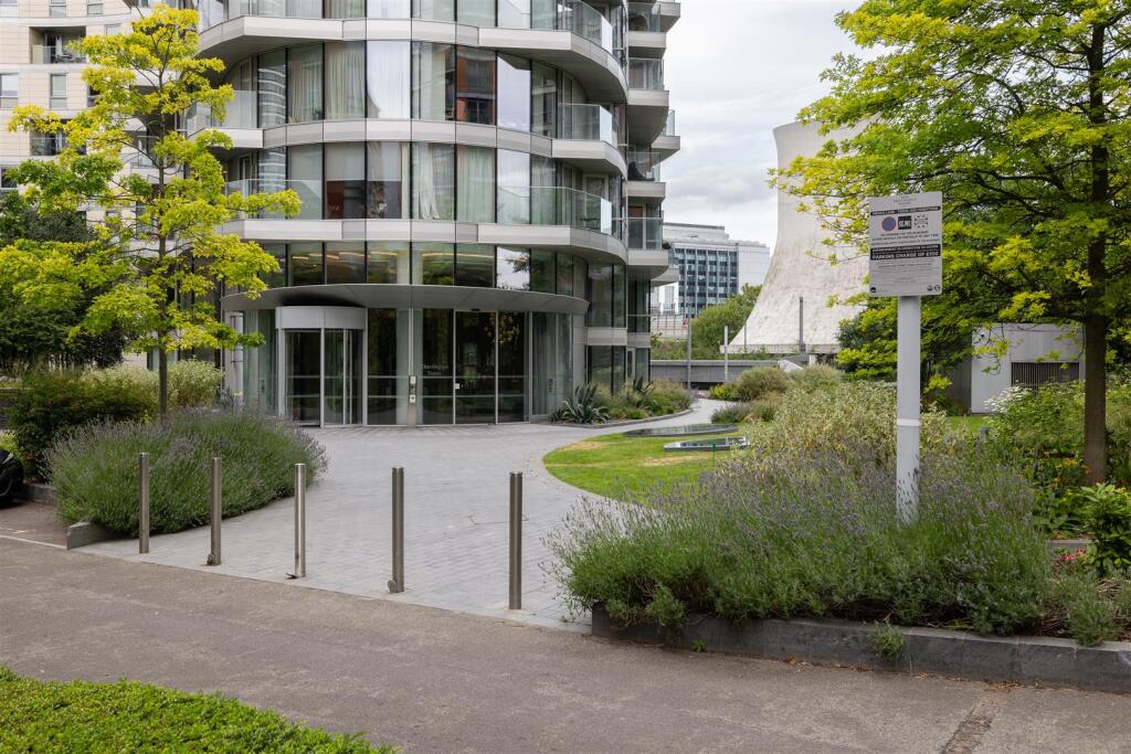 Fairmont Avenue, E14