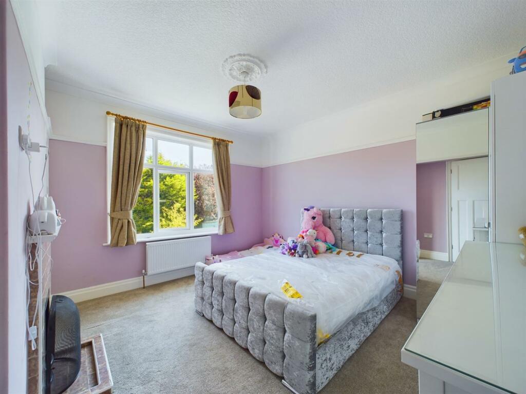 Bedroom: