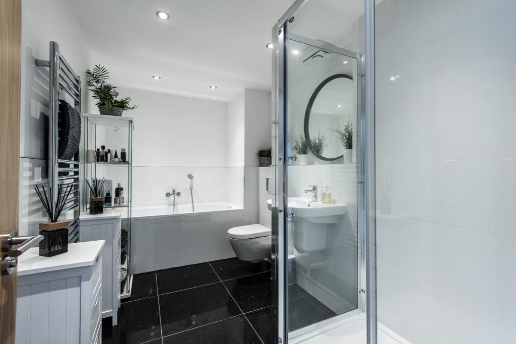 En-suite to Master