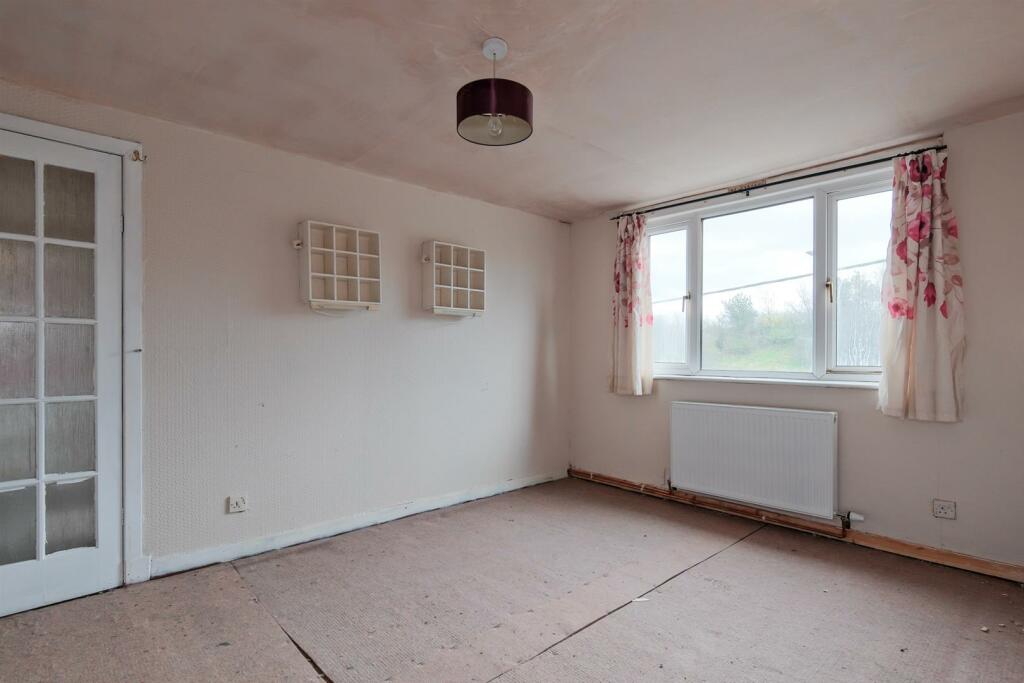 023-76 Hirst Road Harthill, ML7 5TL.jpg