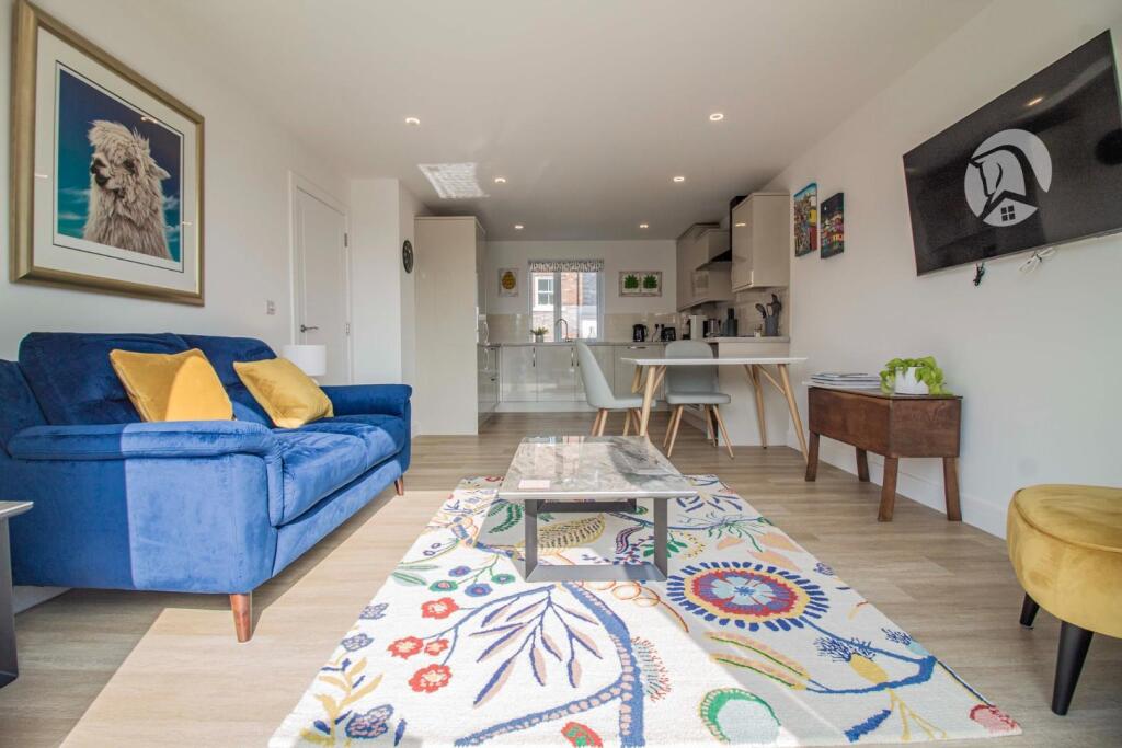 Apartment 7, Saddler Court [Open-Plan Living Room]