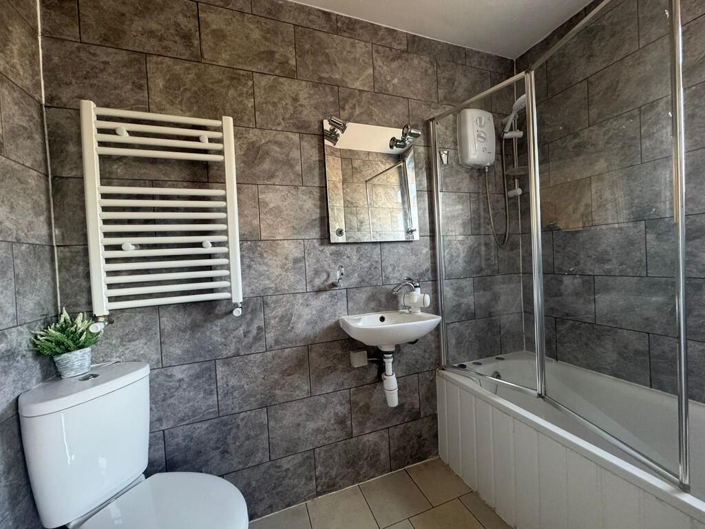 ROOM - Fernbank A...