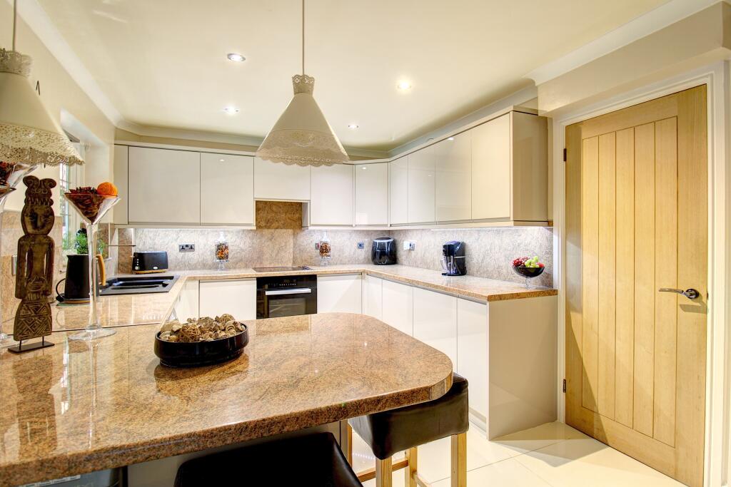 Kitchen (alt view)