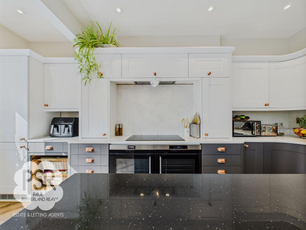 Bespoke Kitchen Cooking Area