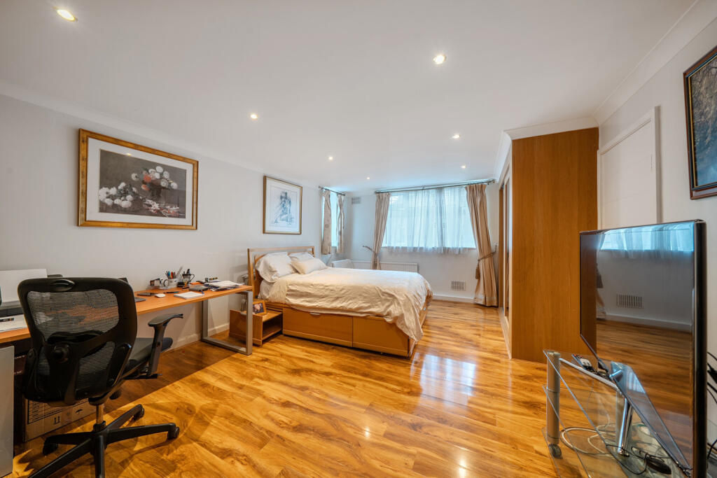 1341818-11-68a5c8...