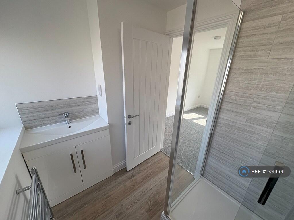 Ensuite Bathroom To Master 