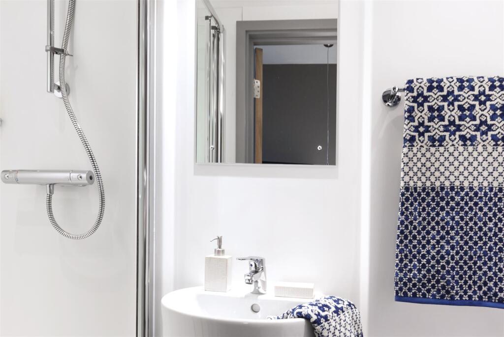 UrbSt_Melbourne_room_dressed bathroom close up.jpg