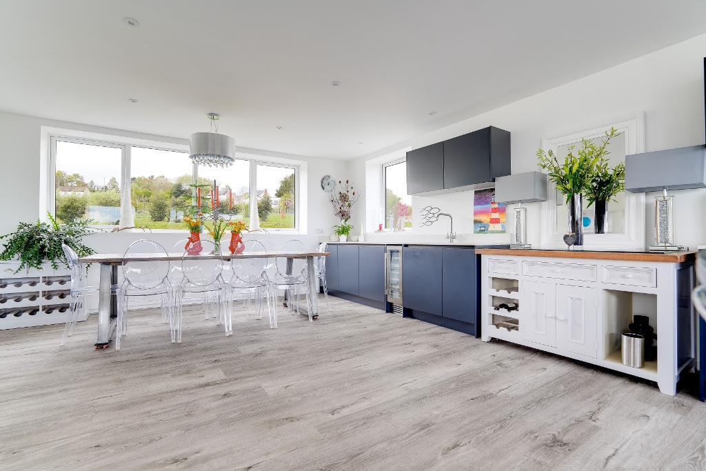 Dining area with space for a pizza oven
