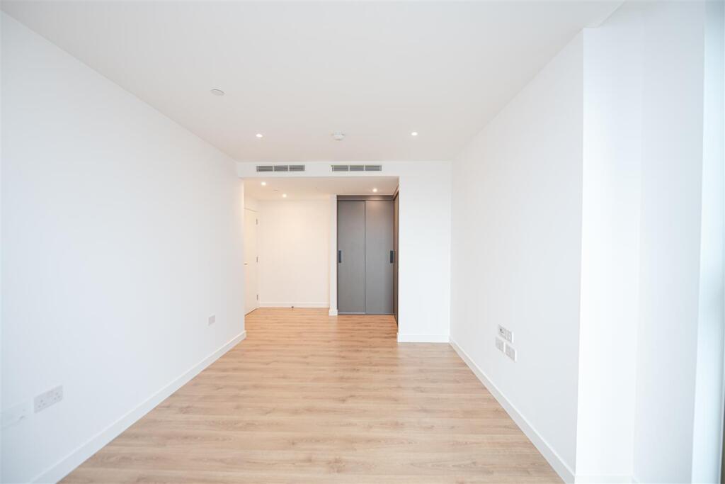 Bedroom           .jpg