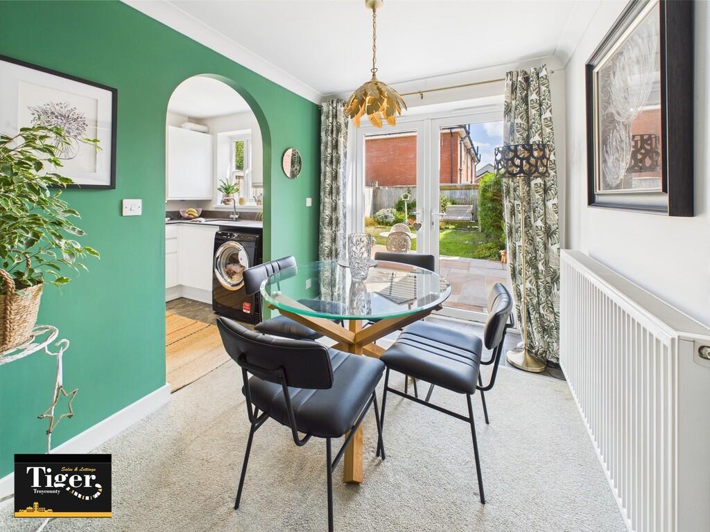 CAM02176G0-PR0589...